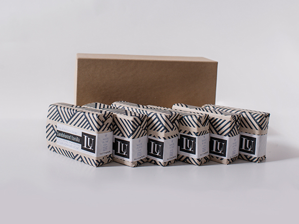 Box 4 gift set, photographed with soaps, jars and bottles